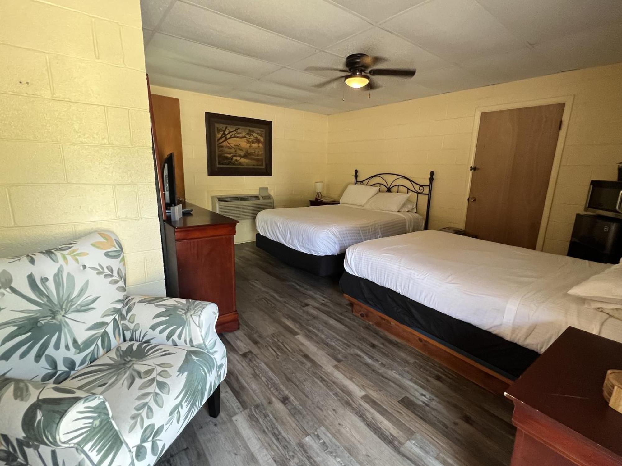 Ji11, Queen Guest Room At The Joplin Inn At The Entrance To Mountain Harbor Resort Hotel Room Mount Ida Ngoại thất bức ảnh